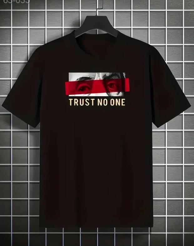 Чоловіча чорна футболка з написом 'Trust No One', прямий крій, друк ДТФ, бавовна