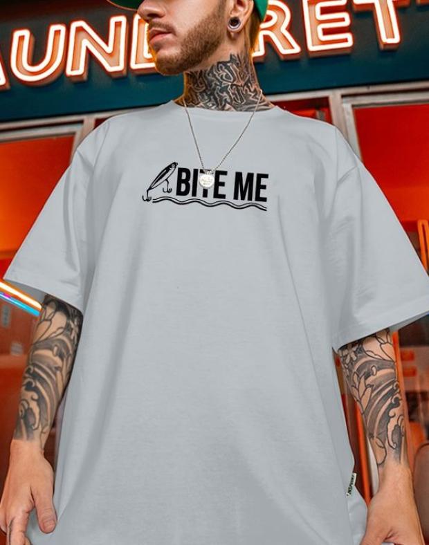 Біла чоловіча оверсайз футболка з принтом Bite Me, 100% бавовна