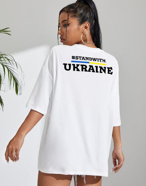 Жіноча біла оверсайз футболка з принтом #StandWithUkraine
