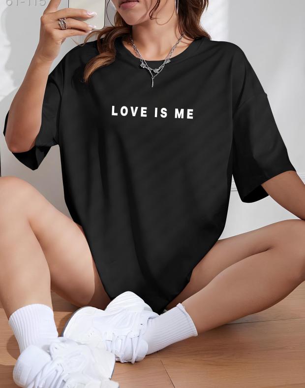Футболка жіноча чорна оверсайз з принтом LOVE IS ME, бавовна з поліестером