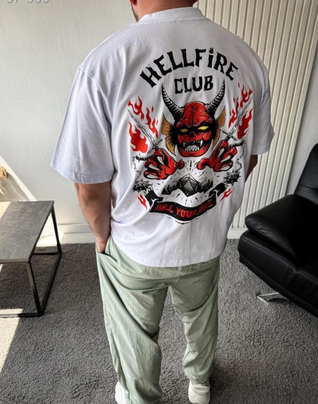 Футболка чоловіча біла оверсайз з яскравим принтом Hellfire Club, бавовна/поліестер