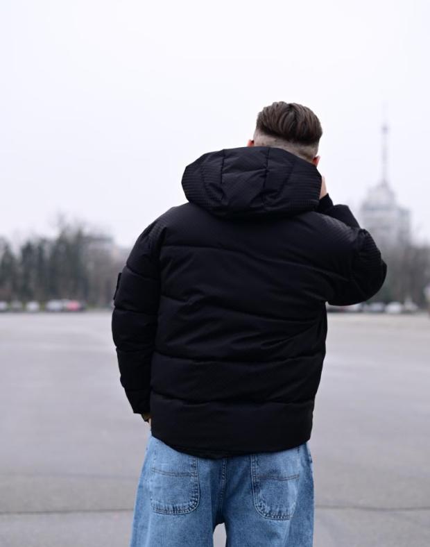 Куртка чоловіча чорна зимова утеплена з капюшоном та патчем - Фото 3