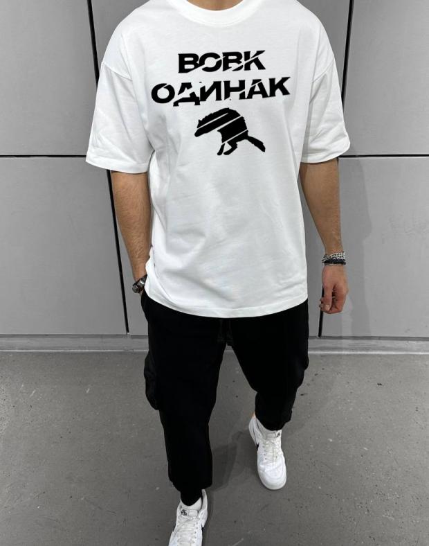 Чоловіча оверсайз футболка з модним принтом