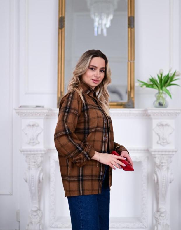 Сорочка жіноча коричнева в клітинку байка - Фото 3
