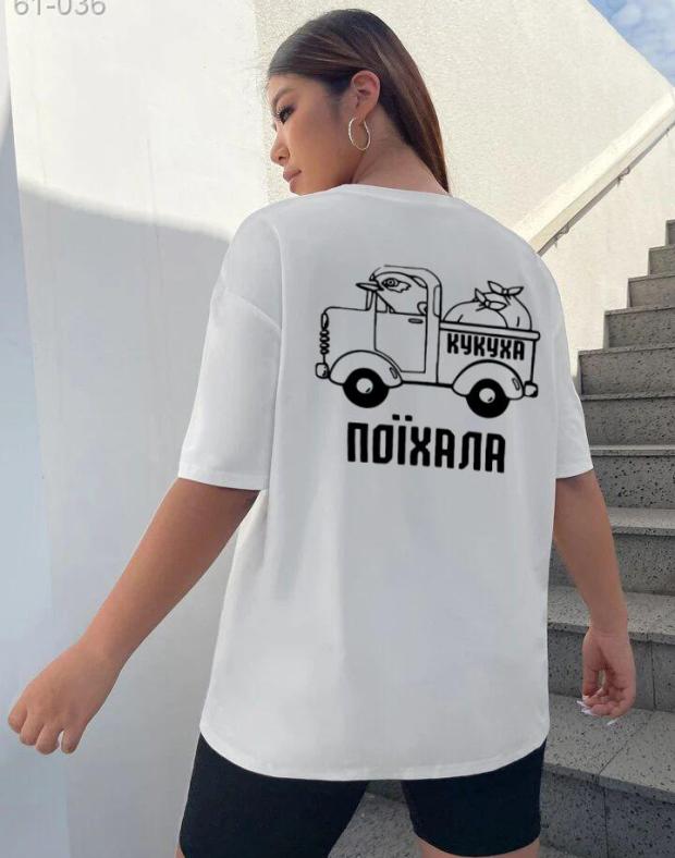 Жіноча біла оверсайз футболка з принтом