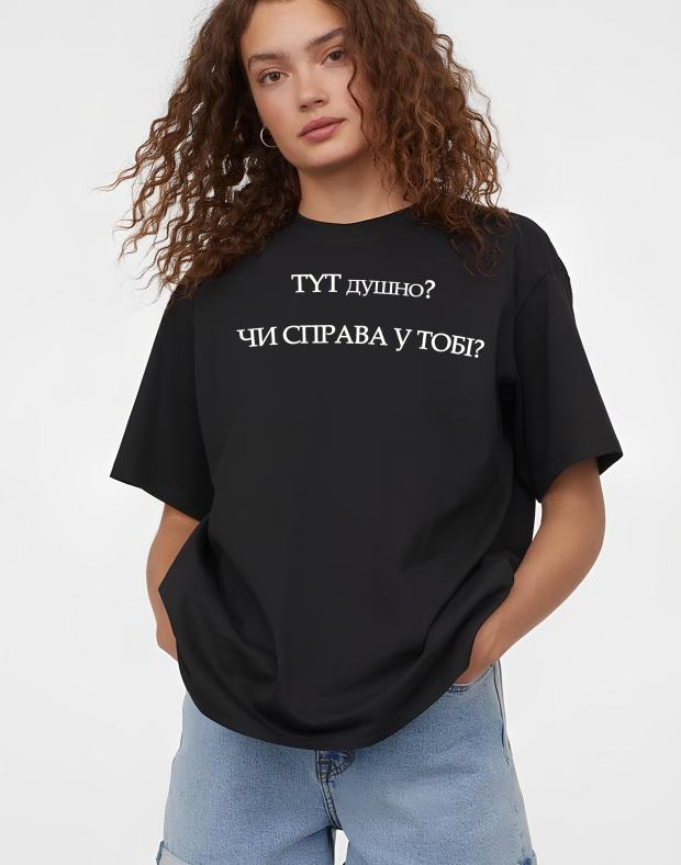 Жіноча чорна оверсайз футболка з принтом