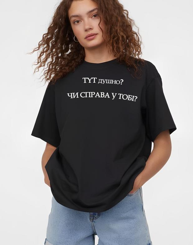 Жіноча чорна оверсайз футболка з принтом