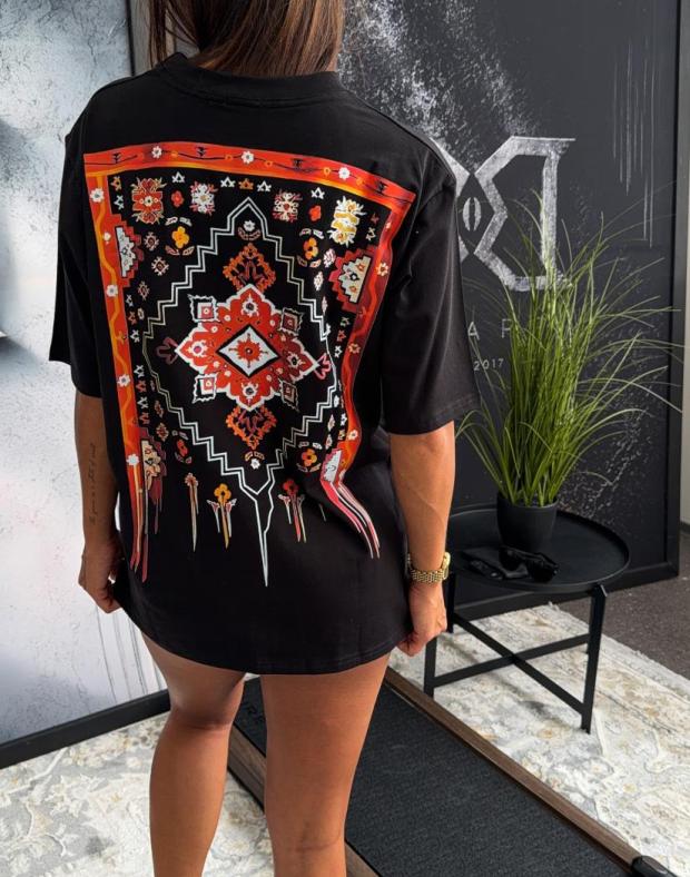 Футболка жіноча чорна oversize з етнічним ДТФ-принтом, бавовна